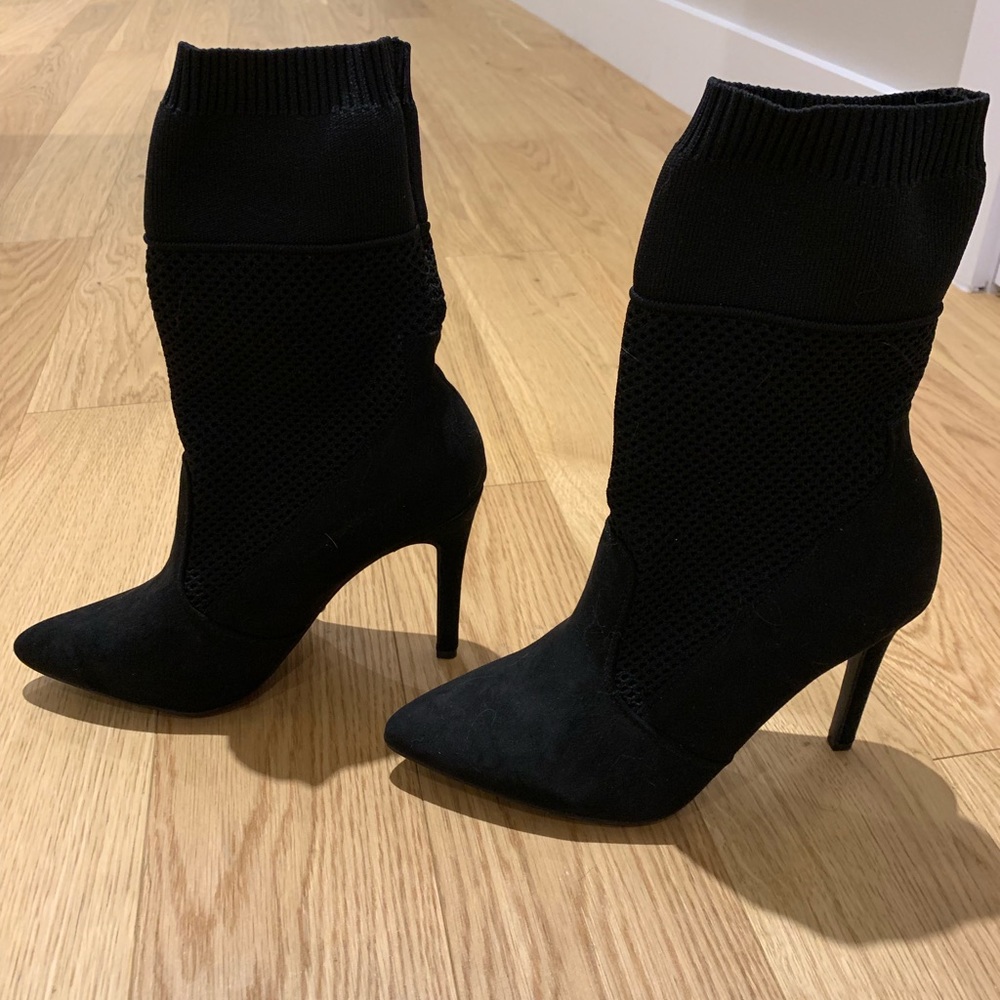 NEVER WORN Sock bootie